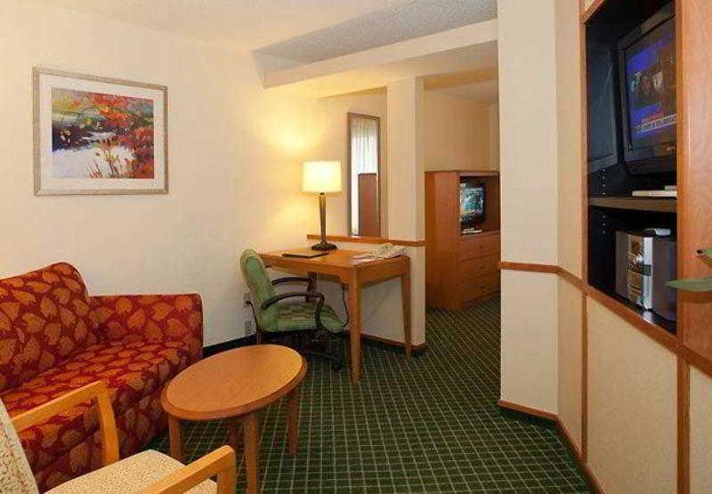 Fairfield Inn & Suites By Marriott Cleveland Streetsboro Exterior photo