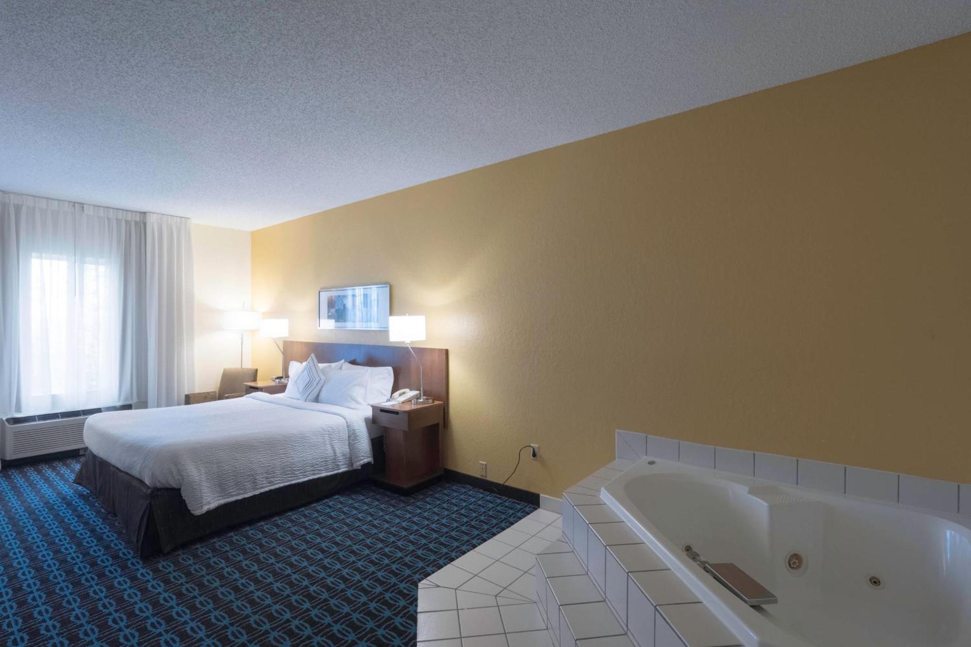 Fairfield Inn & Suites By Marriott Cleveland Streetsboro Exterior photo